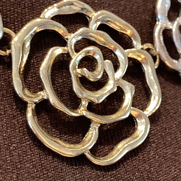 Camellia silver and gold necklace - Picture 14 of 15